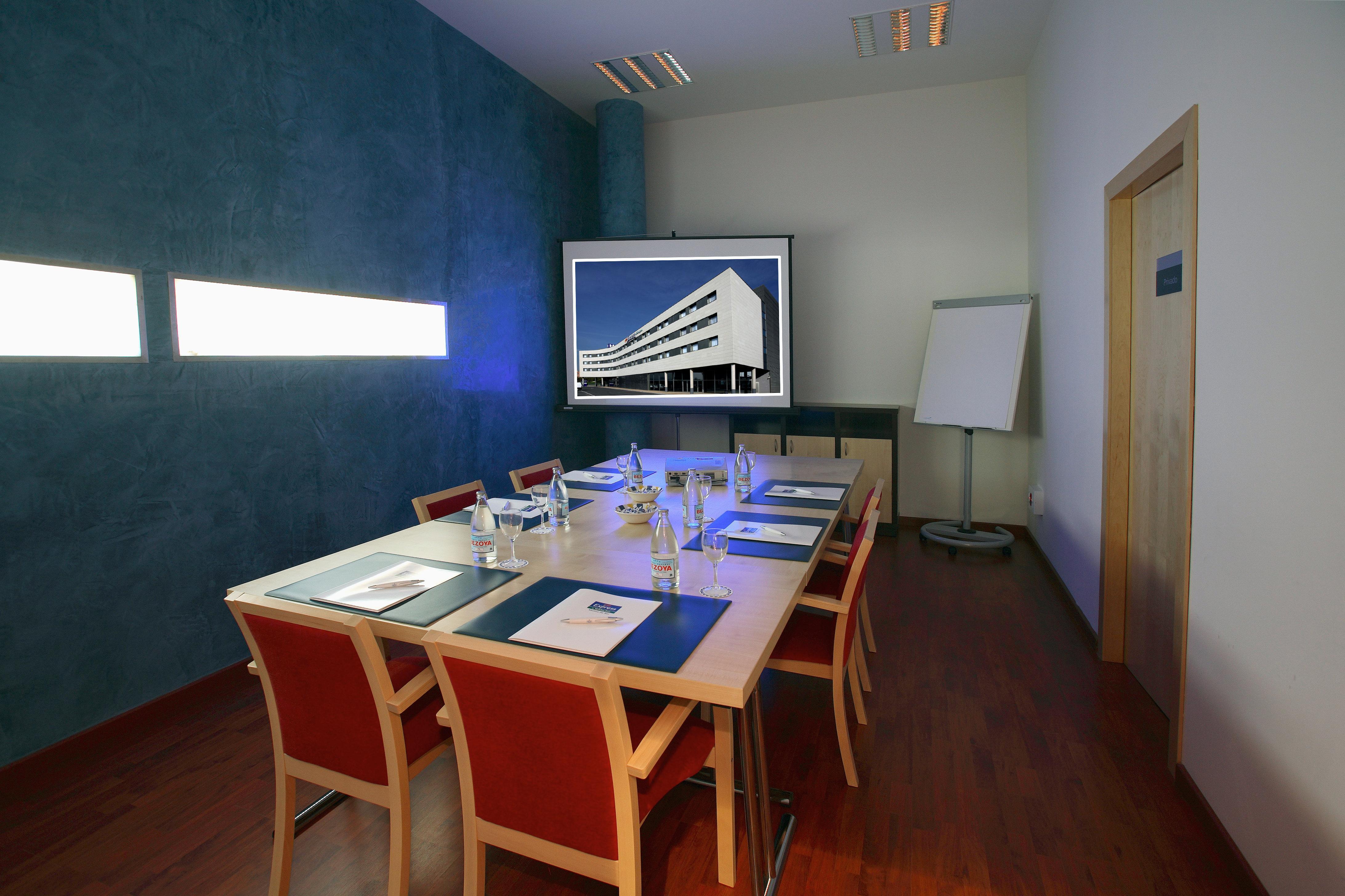 Holiday Inn Express Molins De Rei By Ihg Ανέσεις φωτογραφία