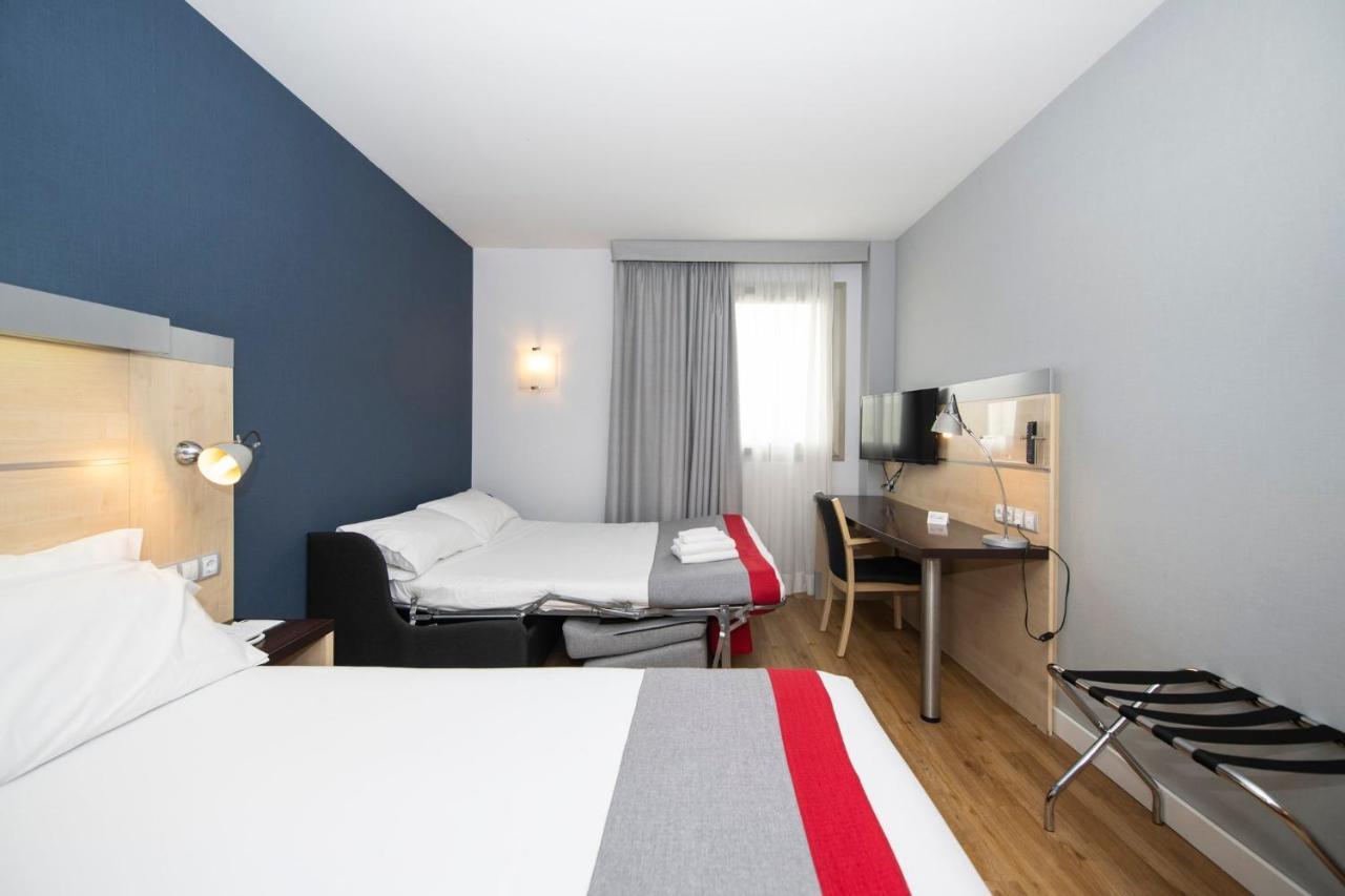 Holiday Inn Express Molins De Rei By Ihg Εξωτερικό φωτογραφία