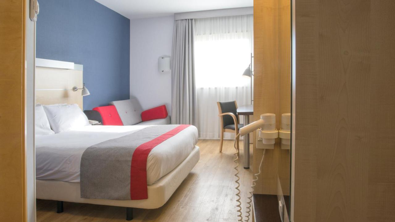 Holiday Inn Express Molins De Rei By Ihg Εξωτερικό φωτογραφία