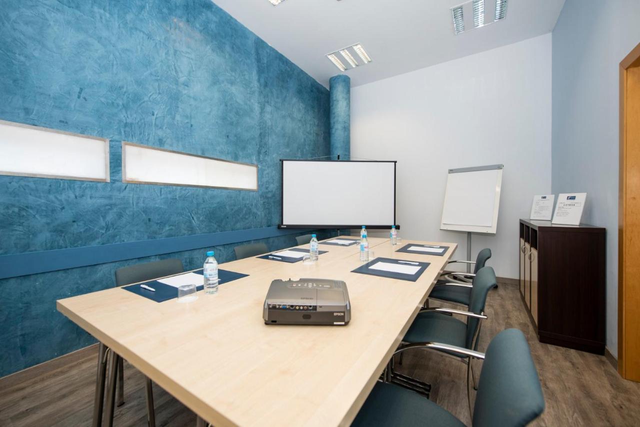 Holiday Inn Express Molins De Rei By Ihg Εξωτερικό φωτογραφία