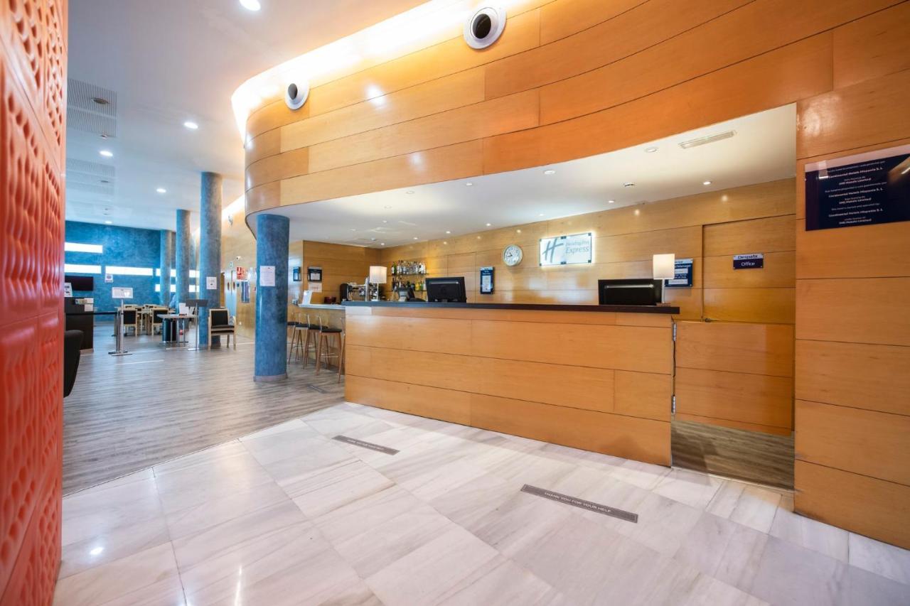 Holiday Inn Express Molins De Rei By Ihg Εξωτερικό φωτογραφία