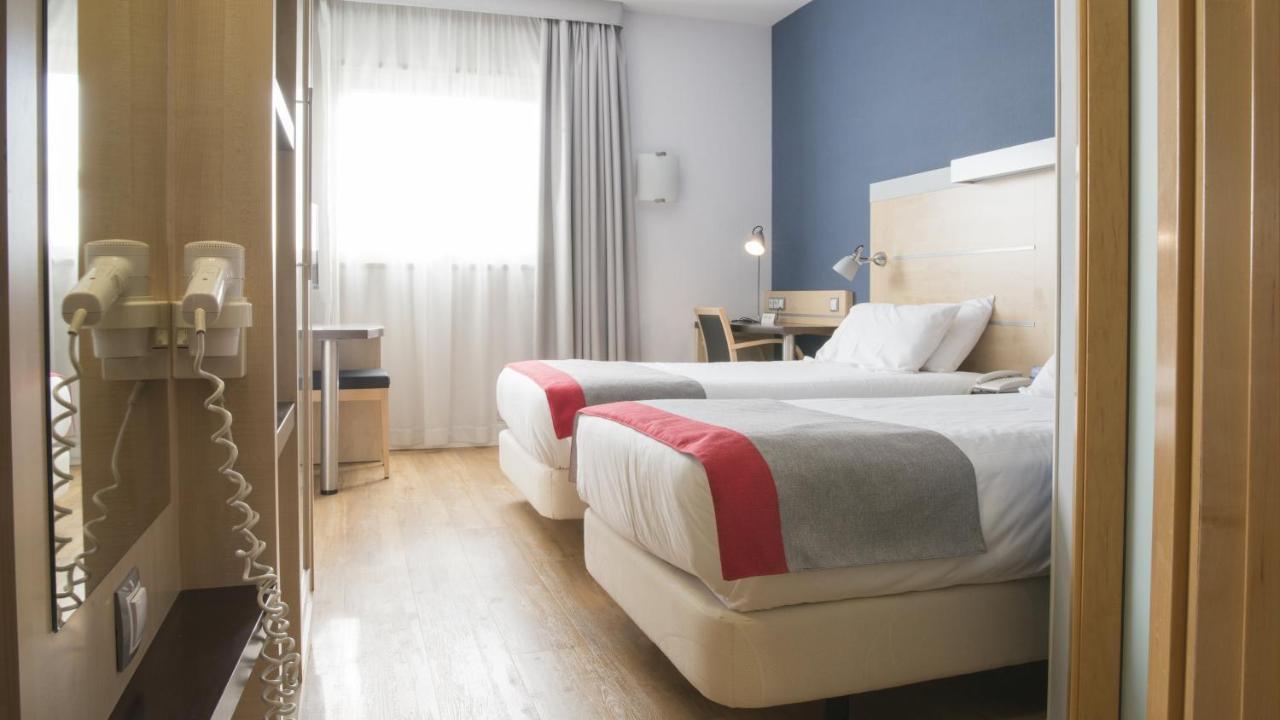 Holiday Inn Express Molins De Rei By Ihg Εξωτερικό φωτογραφία