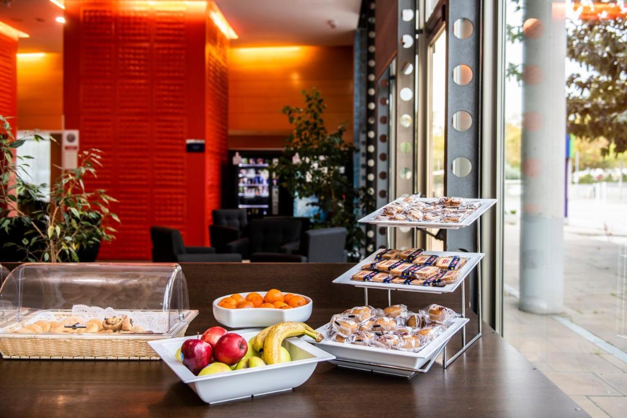 Holiday Inn Express Molins De Rei By Ihg Εξωτερικό φωτογραφία