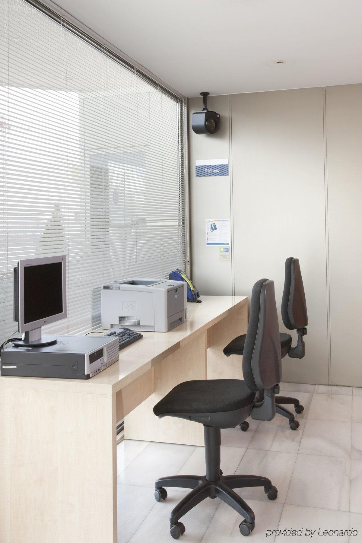 Holiday Inn Express Molins De Rei By Ihg Ανέσεις φωτογραφία