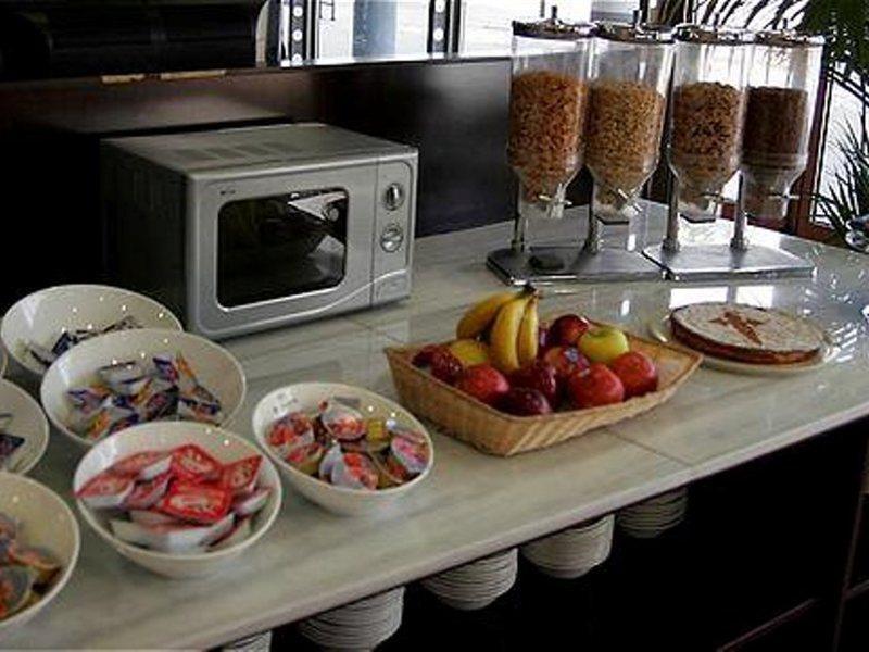 Holiday Inn Express Molins De Rei By Ihg Εξωτερικό φωτογραφία