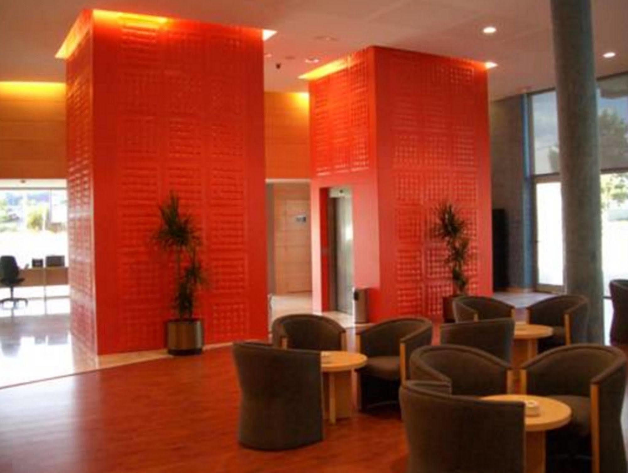 Holiday Inn Express Molins De Rei By Ihg Εξωτερικό φωτογραφία